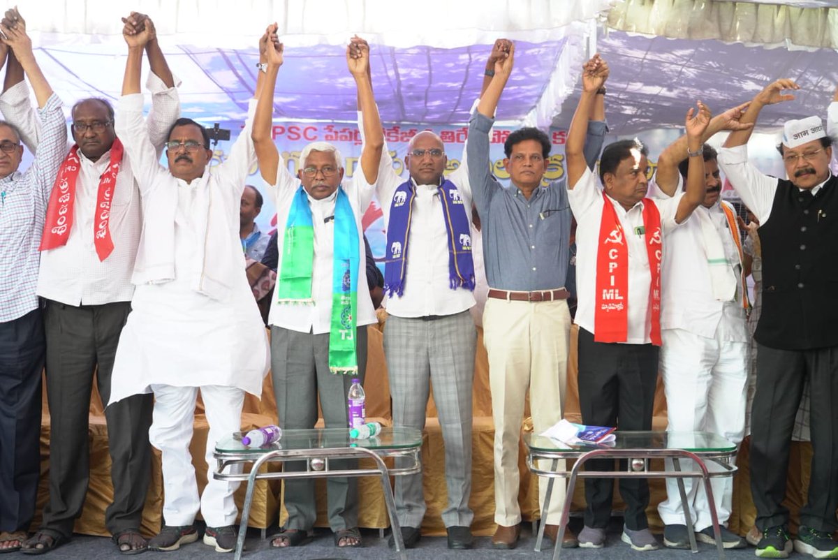 saich_aero's tweet photo. #TSPSCPaperLeaks కు నిరసనగా జరిగిన నిరుద్యోగుల గోస
అఖిలపక్ష భరోసా దీక్షకువచ్చి,విజయవంతం చేసిన నిరుద్యోగులకు,విద్యార్థులకు,అన్ని పార్టీల రాజకీయ నాయకులకు,కార్యకర్తలకు జేజేలు.
@RSPraveenSwaero @Murali_IASretd @ProfKodandaram https://t.co/QFoZmBLYp6