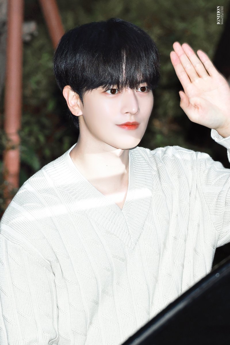 ignition0902's tweet photo. 220916
Cause I can't take you back to yesterday
Under the surface, the cracks are grown
I know right now that it hurts to hold
But you'll never be on your own

𝘑𝘶𝘴𝘵 𝘬𝘯𝘰𝘸 𝘵𝘩𝘢𝘵 𝘐'𝘮 𝘩𝘦𝘳𝘦 𝘧𝘰𝘳 𝘺𝘰𝘶
❤️‍🔥

#레이븐 #RAVN
#김영조 #영조 
#レイブン #ヨンジョ 
#RVSCENT https://t.co/87u7pbHhpZ