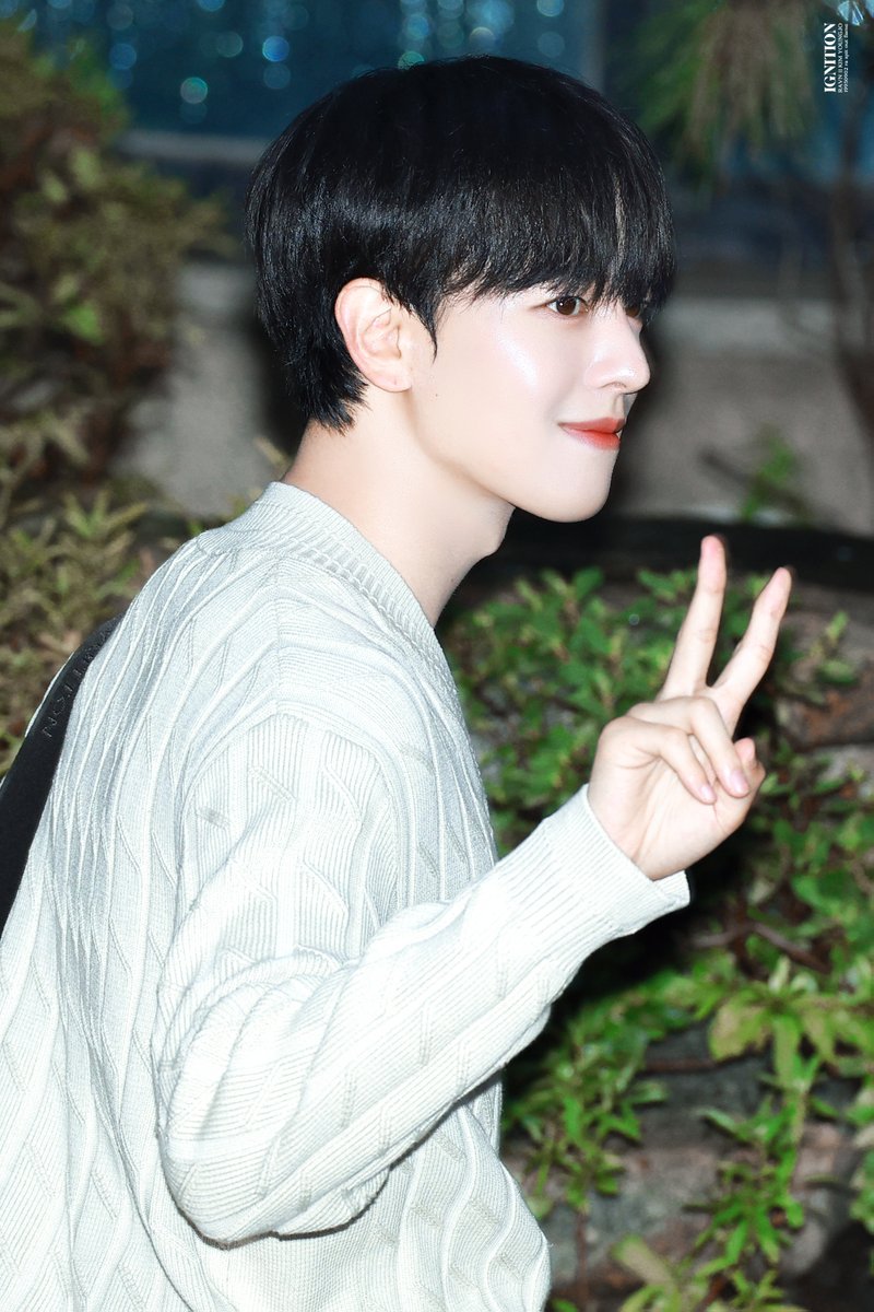 ignition0902's tweet photo. 220916
Cause I can't take you back to yesterday
Under the surface, the cracks are grown
I know right now that it hurts to hold
But you'll never be on your own

𝘑𝘶𝘴𝘵 𝘬𝘯𝘰𝘸 𝘵𝘩𝘢𝘵 𝘐'𝘮 𝘩𝘦𝘳𝘦 𝘧𝘰𝘳 𝘺𝘰𝘶
❤️‍🔥

#레이븐 #RAVN
#김영조 #영조 
#レイブン #ヨンジョ 
#RVSCENT https://t.co/87u7pbHhpZ