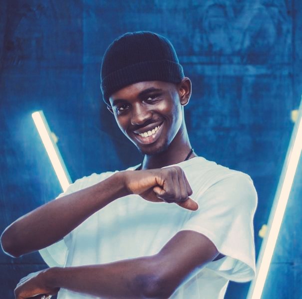 Y1079FM's tweet image. Blacko is the Winner of Today's #3for3.

"Oil In My Head" is the song thag finally toppled "Countryside" at the top. And that's the song getting the 3-peat treatment. 

#ShoutsOnY w/@mr_reggiereg x @bigkris_dj