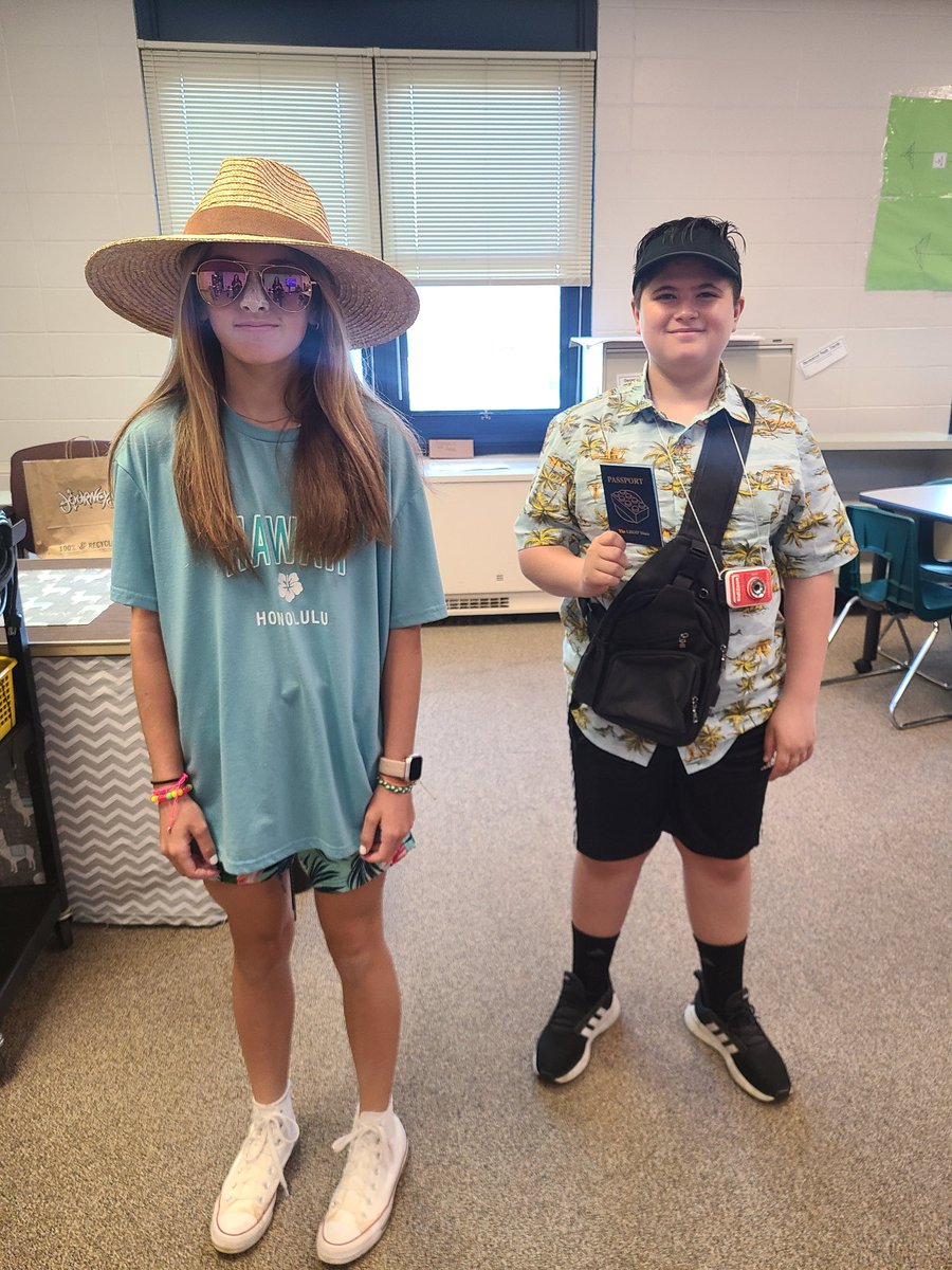 MrsHayesMPS's tweet photo. Just some tourists visiting Mill Pond today! ☀️🌊🏖 #wearemillpond #schoolspirit @PrincipalMPES https://t.co/WphXYpOd7b