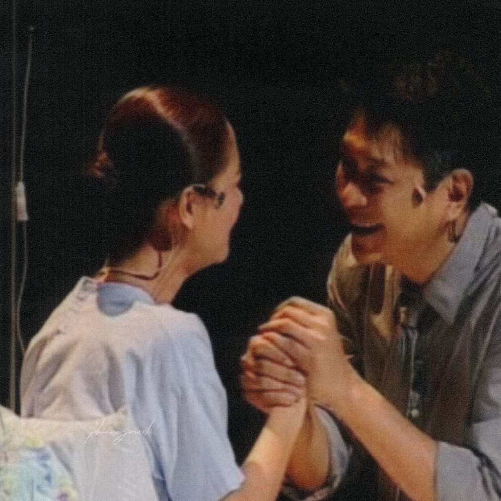 withphraepim's tweet photo. ผู้ชายอย่างเต้ที่เอมคิดเสมอว่าเห็นแก่ตัว กลับเป็นคนที่ดูแลและอยู่เคียงข้างเอม ทำให้เอมรู้ว่า...

เต้ คือ ผู้ชายเห็นแก่ตัวที่เอมรักมากที่สุด

#เนื้อคู่11ฉากจากวันแรกถึงวันลา #เอมเต้ https://t.co/9vMrGE4oTF