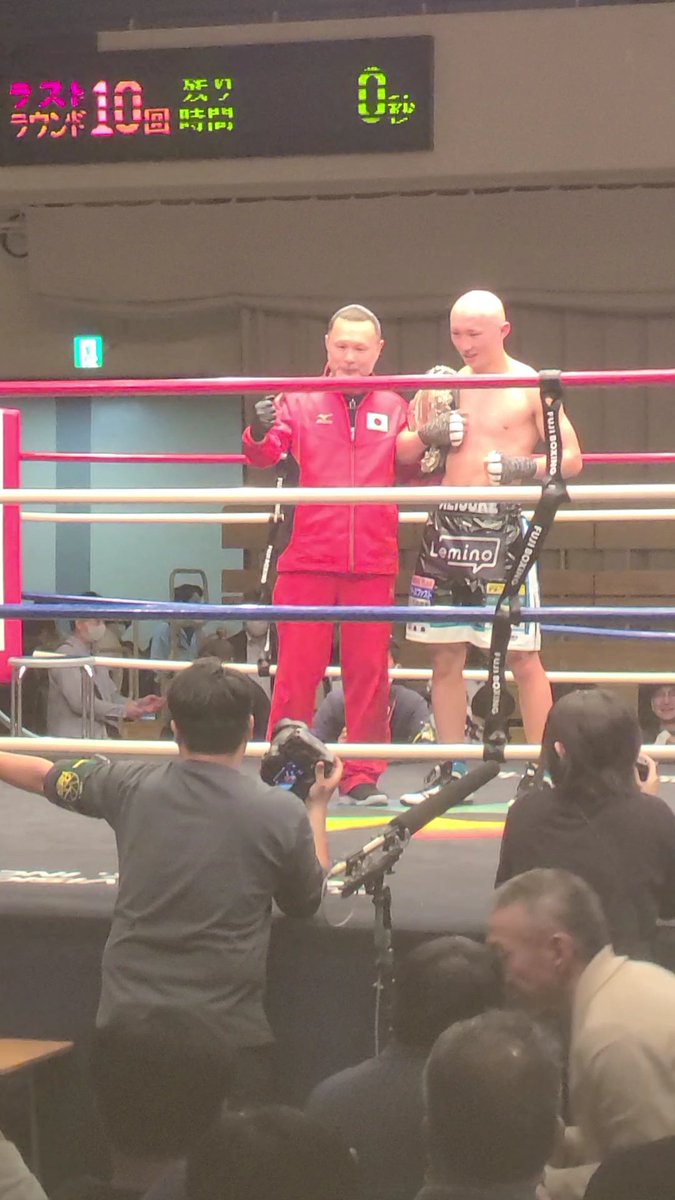 LEGIT_TIGER's tweet photo. 松本好二さんの試合を観てボクシングファンになったの��、最高な続きを見せて頂きました✨感動
おめでとうございます！！今後の続きも楽しみです

#ボクシング
#松本圭佑
#松本好二
#日本フェザー級チャンピオン
#チャンピオンカーニバル https://t.co/c2VgCqJTPj
