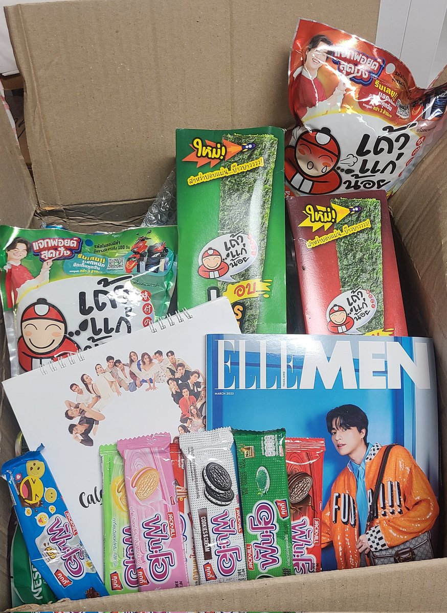 Grl891's tweet photo. Yeyyy, got my Goddies from Thailand delivered today .
Supporting my gorgeous boy #GulfKanawut from NYC ❤️
#NescafeBlendandBrew
#TaokaenoiNewBAKanawut
#ELLEMENmarch
#FunOxGulf
#CH3calendarXGULF
@gulfkanawut https://t.co/VVIQnxhM8z