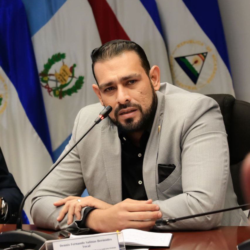 ¡Buenos días pueblo salvadoreño! 🌅 Que hoy sea un día lleno de bendiciones y éxitos. Nos vemos en la #plenaria103 para seguir trabajando juntos por nuestra nación. "Todo lo que hagan, háganlo de buena gana, como para el Señor y no para los hombres" - Colosenses 3:23