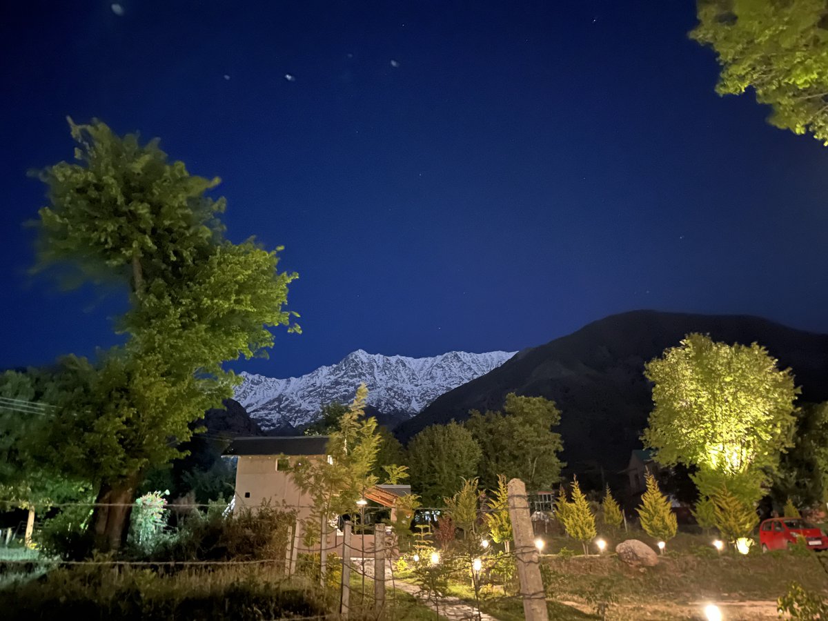 nitprashant's tweet photo. BuildCamps Dharamshala public demo night is here 🎉🚀

We are accepting 100 people who will have the opportunity to witness &amp; understand the magic that unfolded at Dharamshala

Want to be one among them? 👇 https://t.co/rPKi2H5Gyr