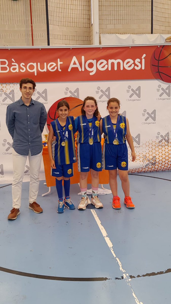 cbalginet's tweet photo. Representació del CB Alginet al torneig de 3x3 d’Algemesí on 3 de les nostres xiquetes han quedat subcampiones!! 🥈🙌🏼💪🏼

#elsomnicontinua 
#somosdelebplata 
#safirfruitsalginet
#proymealginet
#maximdomenech
#sanchezpla
#icemi
#sideclimp https://t.co/DB6wWkUuTb