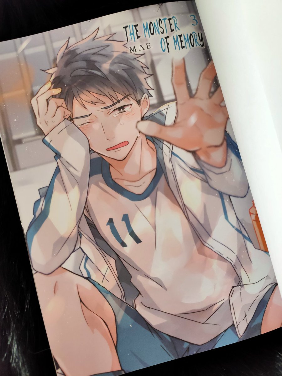 Starlight1690's tweet photo. Y ya sí, último paquete del día. El último tomo de The monster of memory editado por @MoondustEdi y el tercer tomo del manhua de MDZS editado por @NormaEdManga y me ha llegado con los marcapáginas 🤣🔖 https://t.co/antCWHap07