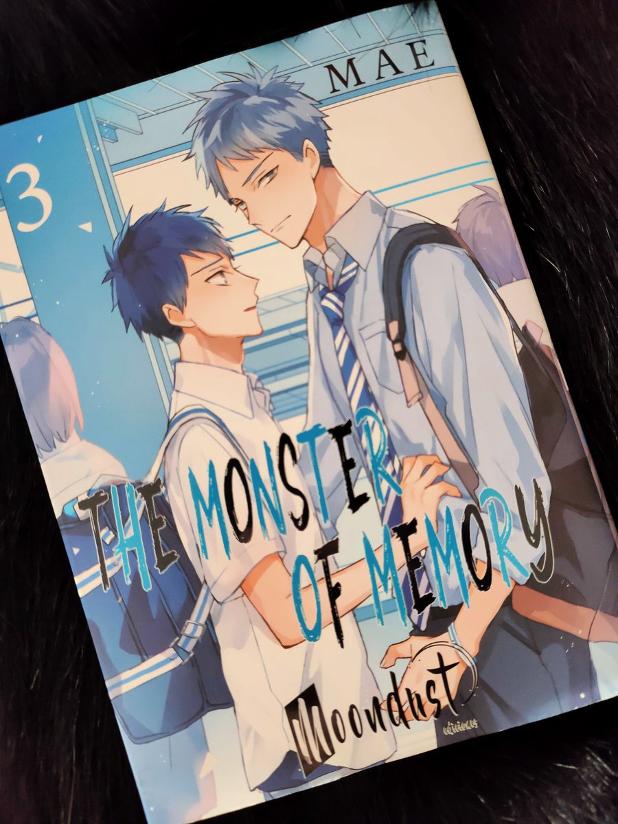 Starlight1690's tweet photo. Y ya sí, último paquete del día. El último tomo de The monster of memory editado por @MoondustEdi y el tercer tomo del manhua de MDZS editado por @NormaEdManga y me ha llegado con los marcapáginas 🤣🔖 https://t.co/antCWHap07