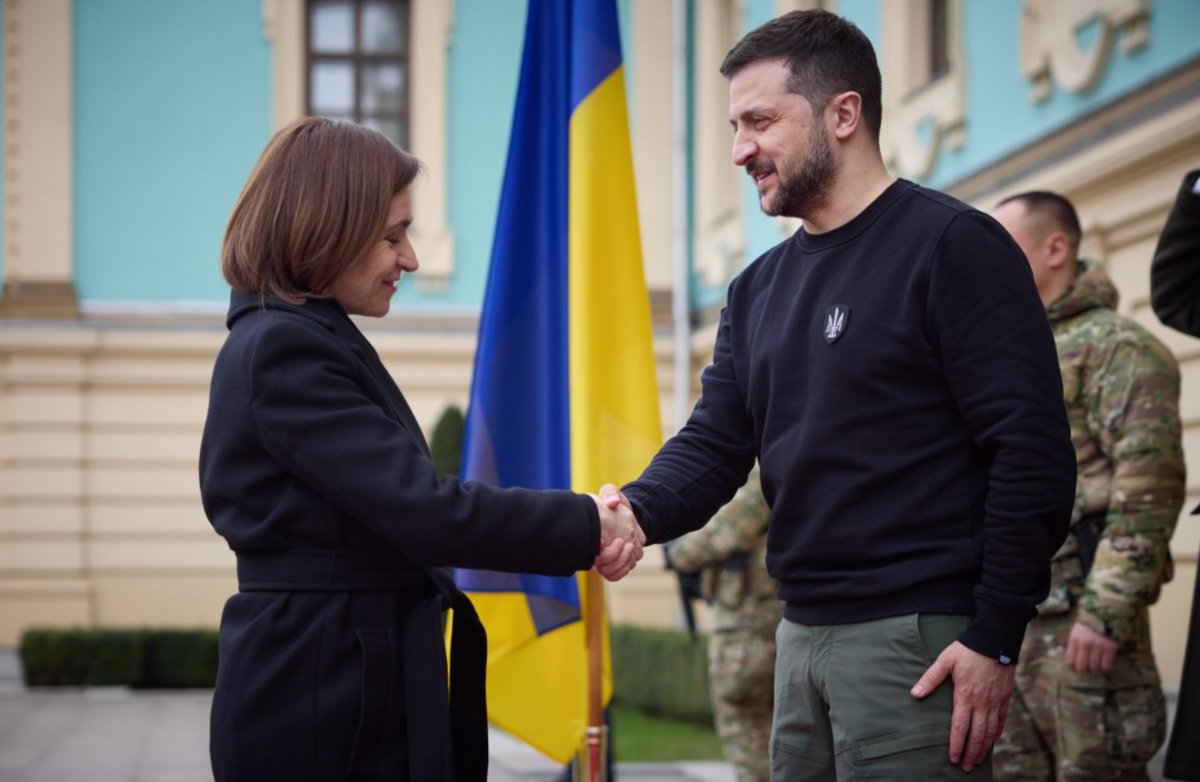iamdenya_de's tweet photo. #Moldova will provide #Ukraine with a new batch of humanitarian aid worth 15 million lei (750k euros): 20 portable power stations, 150 km of cable, 100k cans of food, 4k sets of dishes, 500k protective masks, and 100 tents. Government will approve decision tomorrow. https://t.co/cxcy0COWKc