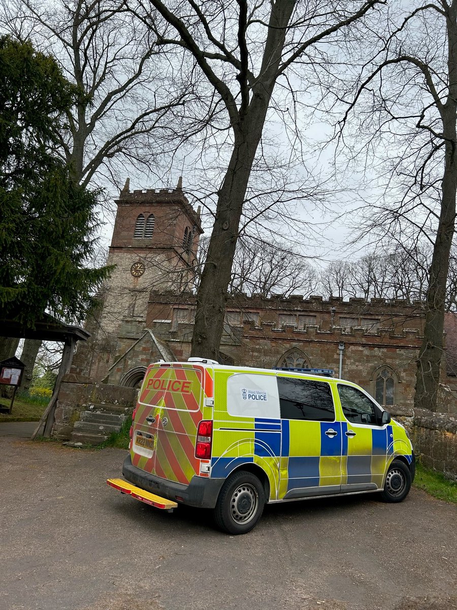One of our patrol officers Pc 22027 Jessica Middleton  was out on patrols on our safer neighbourhoods area yesterday , she called by Alveley church whilst in the village.  While there she had a chat with a member of the public . #policingpromise #saferplaces #saferpeople