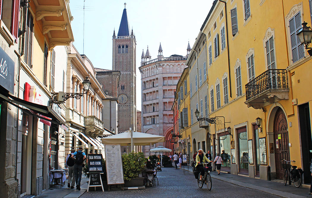 A Parma il weekend è P-Days.
Dal 22 aprile e fino a dicembre, sabato e domenica, lo spazio pubblico del cuore di Parma sarà pedonalizzato.
Sarà una città a misura di passeggiata: per una ritrovata socialità, per godere delle sue bellezze e dei suoi eventi
bit.ly/3L6CLSL