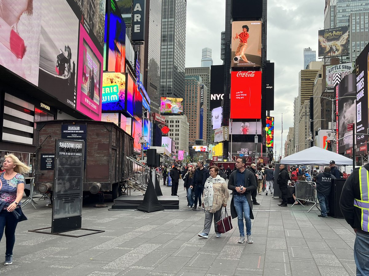 JoshSteinreich's tweet photo. If you’re in #NYC today #YomHaShoah check out @OrthodoxUnion @SouthernNCSY’s #hateendsnow exhibit “Cattle Car: Stepping in and Out of Darkness” an interactive 4D #Holocaust Education program in @TimesSquareNYC #HolocaustMemorialDay #HolocaustRemembranceDay #HolocaustMemorial https://t.co/W5nSMTHG4K