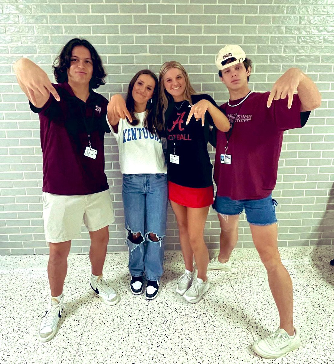 deedeeomenson's tweet photo. @angrybevo21 Unless you are a TSip, it’s Horns Down, not just for Aggies but for everyone, anytime, all the time. It will be the new universal SEC sign for all who can’t stand TU. Prime examples: formal Horns Down, and welcome to the SEC  Horns Down😉 https://t.co/xwqLw3uUbi