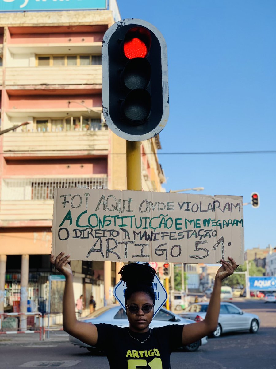 Um lembrete caso se esqueçam: temos uma constituição, respeitem-na!

#Artigo51 #Geração18deMarço #Mozambique
