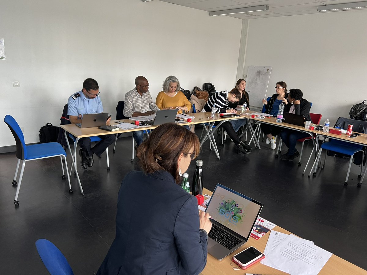 rescomSP's tweet image. Puis partage, #Retex sur la #comInterne et #CompOps et des ateliers cas pratiques. Merci au @directionSPRM @cnfpt pour cette nouvelle offre #KitDeSurvieDesCommuniquants … #VisMaVieDeRescom #LaComCestUnMetier