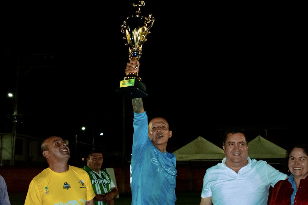 lfernandollanos's tweet photo. #Deporte Participamos de la Gran Final del Primer Campeonato de Fútbol de la Acción Comunal. 

Campeón El Palmar, en un emocionante partido 2-0, donde el barrio Las Brisas se coronó Subcampeón. 

Tercer lugar, San Lorenzo
Cuarto lugar, Santa Clara

#SanAgustínNosUne https://t.co/bJVPvp67Mp