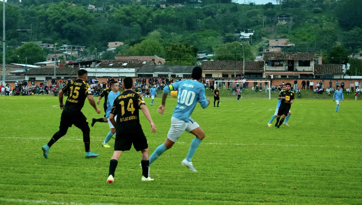 lfernandollanos's tweet photo. #Deporte Participamos de la Gran Final del Primer Campeonato de Fútbol de la Acción Comunal. 

Campeón El Palmar, en un emocionante partido 2-0, donde el barrio Las Brisas se coronó Subcampeón. 

Tercer lugar, San Lorenzo
Cuarto lugar, Santa Clara

#SanAgustínNosUne https://t.co/bJVPvp67Mp