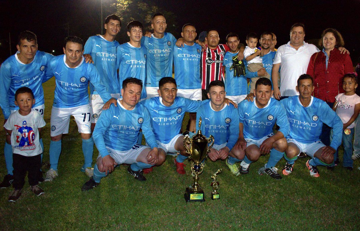 lfernandollanos's tweet photo. #Deporte Participamos de la Gran Final del Primer Campeonato de Fútbol de la Acción Comunal. 

Campeón El Palmar, en un emocionante partido 2-0, donde el barrio Las Brisas se coronó Subcampeón. 

Tercer lugar, San Lorenzo
Cuarto lugar, Santa Clara

#SanAgustínNosUne https://t.co/bJVPvp67Mp