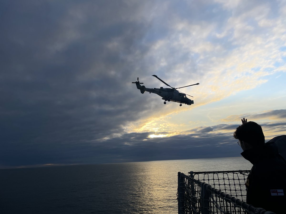 URNUEastMid's tweet photo. Thinking back to February when @URNUEastMid OC's went on @RFAMountsBay from Plymouth to Portsmouth where we participated in navigation, helicopter exercises, firefighting and first aid training ⚓️🛟

#URNU #LearnTodayLeadTomorrow #rfamountsbay #royalfleetauxiliary https://t.co/bbXdAO0yqj