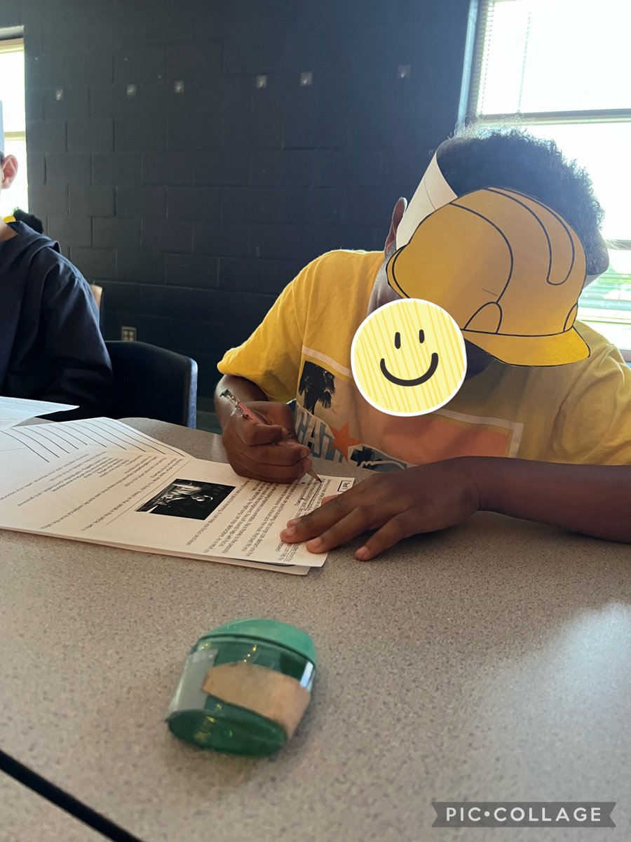 Ms_Gutierrez__'s tweet photo. Under construction with constructed responses! Students are using their R.A.C.E strategies to answer the argumentative essay prompt. https://t.co/aEtYuNlrPT