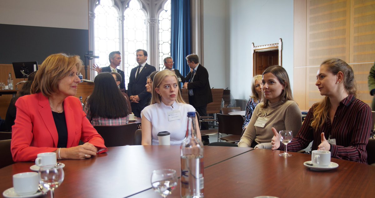 Malu #Dreyer in #Schottland an der University of #Glasgow: Studieren muss international bleiben, wir brauchen weiterhin den Austausch. Daher müssen wir die Beschwernisse des #Brexit begrenzen. #RLP (1/2)