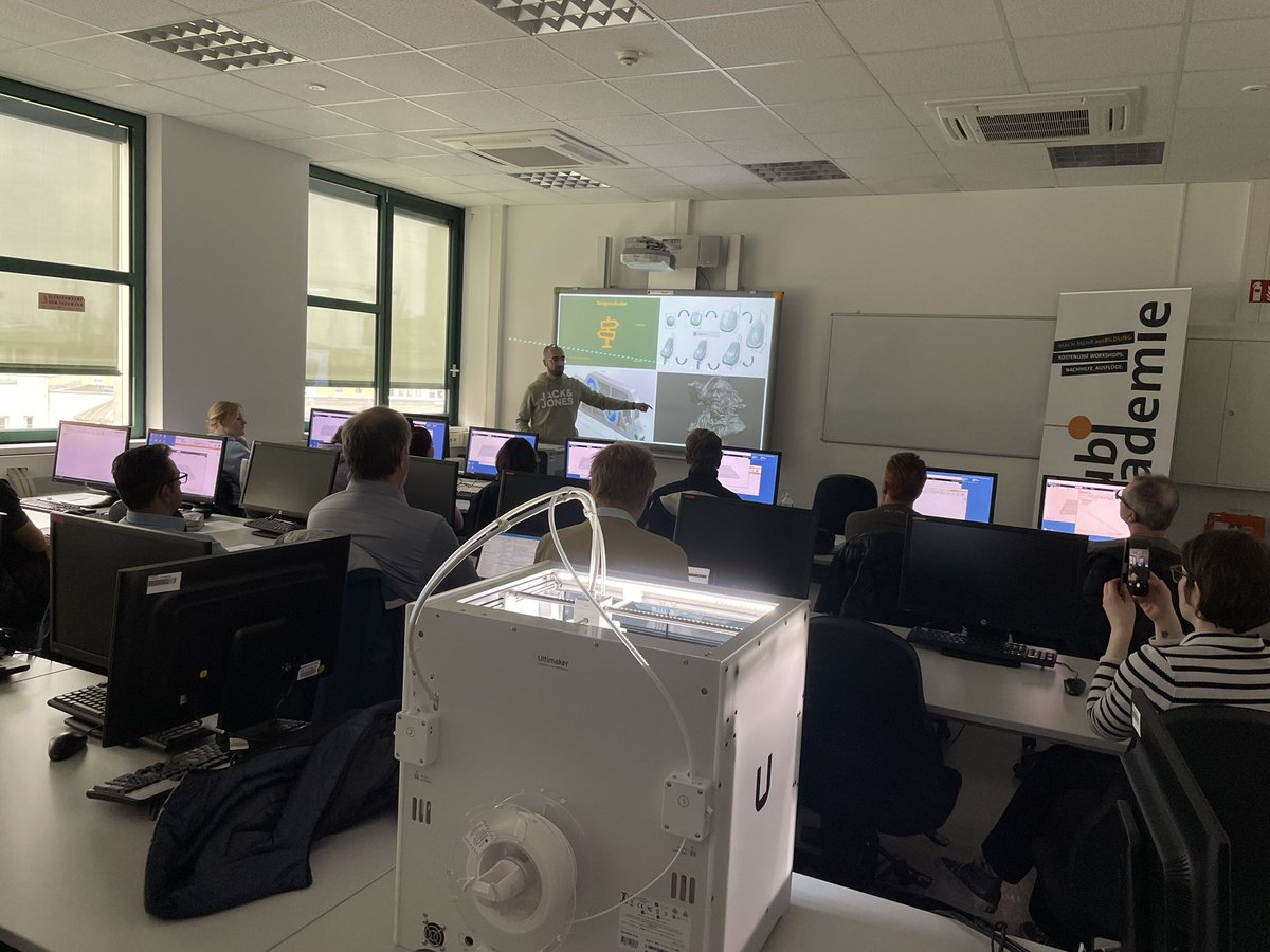 🎉 Erster Pilot-Kurs #3Dprinting #AdditiveManufacturing startet. Tn-Azubis u.a. Zahntechniker, Goldschmiedin, Techn. Produktdesigner, Verfahrensmechaniker. #Verbundausbildung #Digitalisierung #Handwerk #Industrie. <a href="/hwk_berlin/">Handwerkskammer Berlin</a> <a href="/ihkberlin/">IHK Berlin</a>