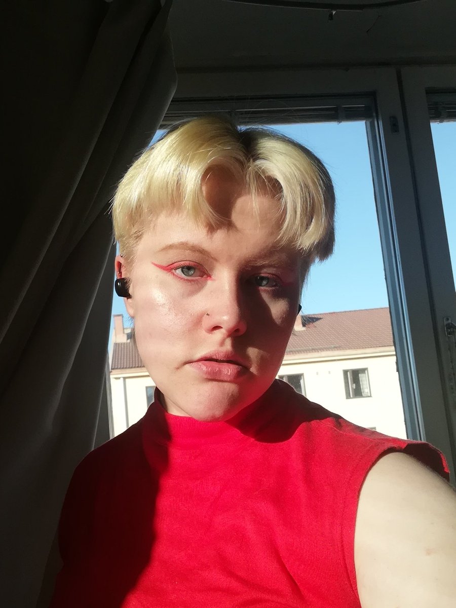929rime's tweet photo. thought i'd share my new fav photo of myself it's the first one it goes so hard look at it!!! https://t.co/6Cm9mvT4Uf