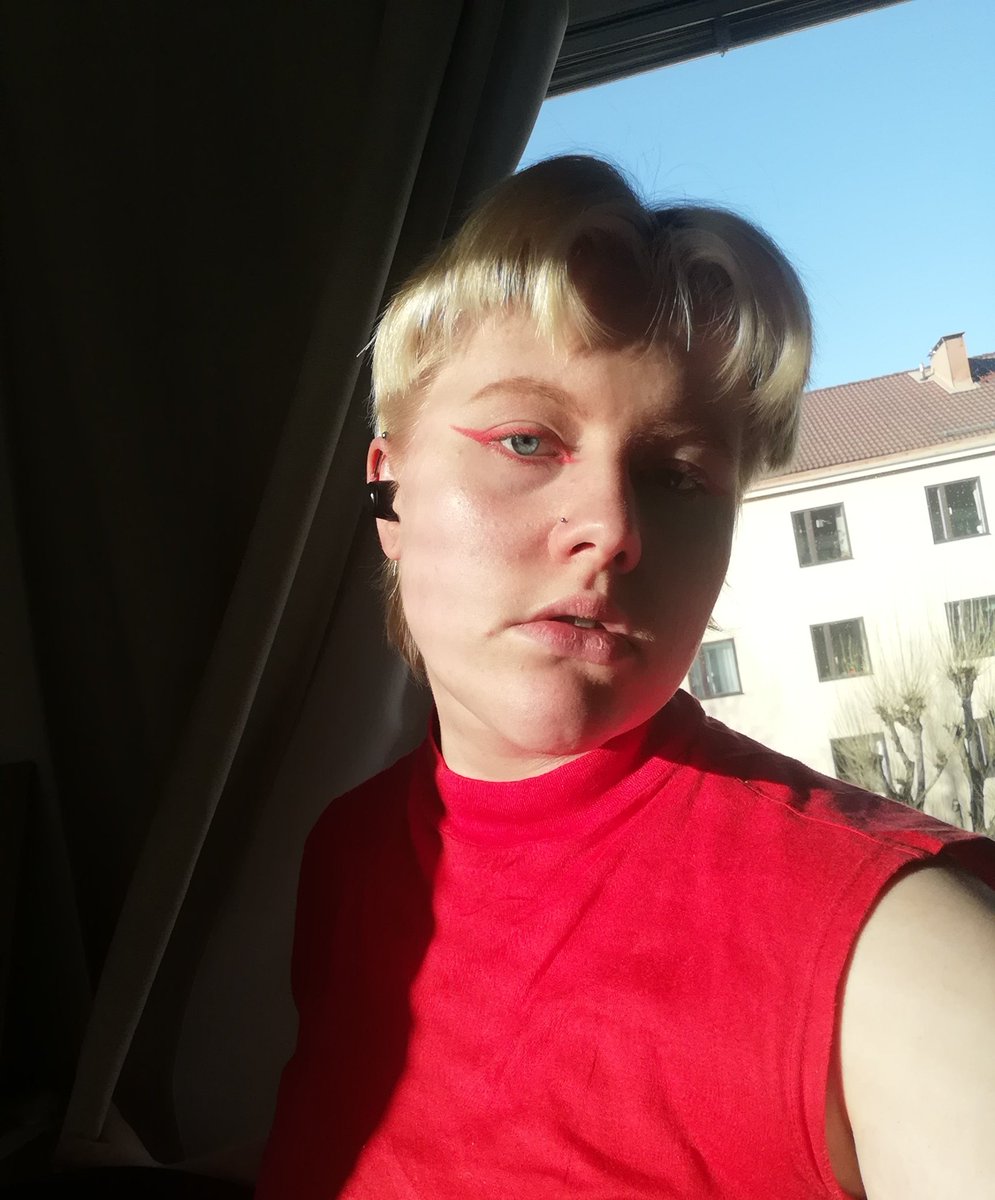 929rime's tweet photo. thought i'd share my new fav photo of myself it's the first one it goes so hard look at it!!! https://t.co/6Cm9mvT4Uf