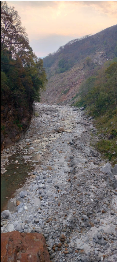 gehendra_gurung's tweet photo. River biodiversity is being threatened by hydropower plants. Government agencies are lacking in monitoring&amp;enforcing of environmental provisions. While river is being harnessed for needs of clean energy, let not the biodiversity get lost. MadiRiver photocredit wardchairMadi1kaski https://t.co/HjaN2v3DVw