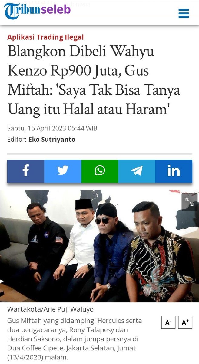 __AnakKolong's tweet photo. (Mungkin) Salah satu cara agar bisa memiliki blangkon senilai Rp. 900 Juta : 

"JADILAH PENDAKWAH YANG PUNYA BANYAK FOLLOWERS DI INSTAGRAM"
.
.
.
😁
https://t.co/enK9hrT3uv https://t.co/S48ub7osWR