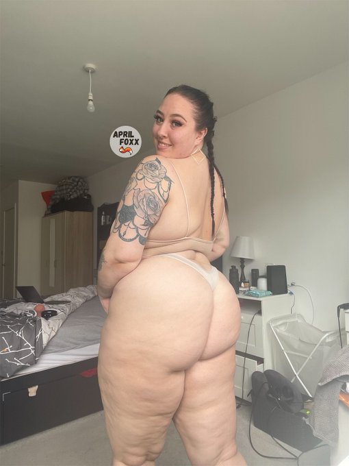 which hole would u fuck first? https://t.co/n4cj3OMQLu