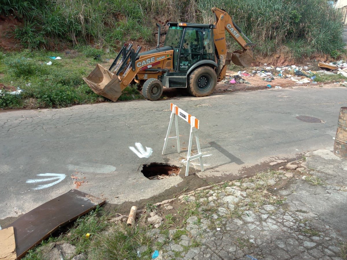 prefeiturajf's tweet photo. 👷 As equipes da PJF começaram o dia atuando no reparo de erosão na rua Márcio Ferreira Siqueira, na junção do bairro Santa Rita de Cássia com o Marumbi.
Vem comigo e segue o fio para conferir mais ações do #ProgramaBoniteza nesta terça-feira! ⬇️ https://t.co/OUbi5adpAU