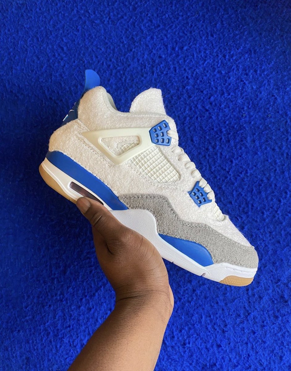nicekicks's tweet photo. “Military Blue” Nike SB AJ4 Customs 🥶 https://t.co/KowQvaTVaW