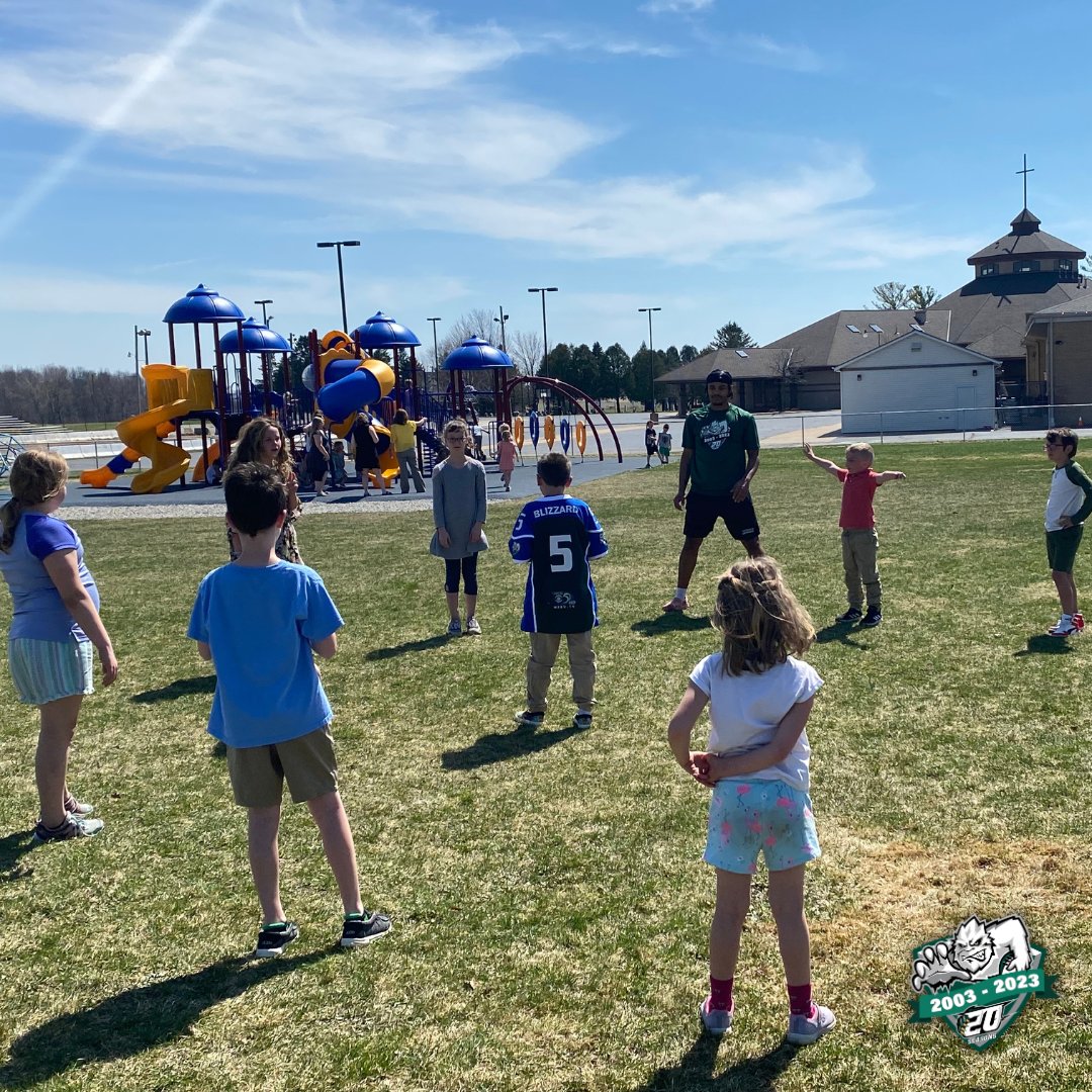 gbblizzard's tweet photo. Tre and Jaden enjoyed a beautiful day in Appleton spending time with students from St. Edward School! ☀️😊 We'll see you for Kids Night on May 5th! #GoBlizz #GetBlizzy #20Seasons 🏈
@trevaughn333 @jaden_sal https://t.co/jWDdWeUtUx