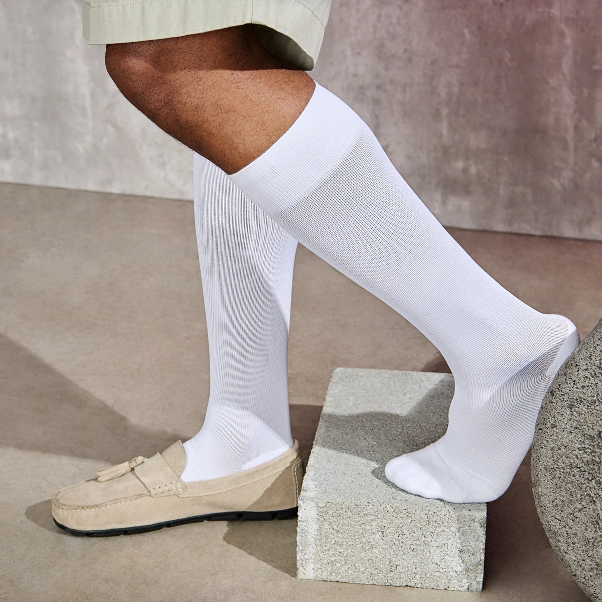 tabio_usa's tweet photo. The diameter of the cuff is about 1.5 times that of our regular knee socks. Easy to wear on and take off!
š§¦ļ¼Supreme Everyday Knee High Socks
#tabio ā #tabiousa #tabiosocks https://t.co/02w77MojAd