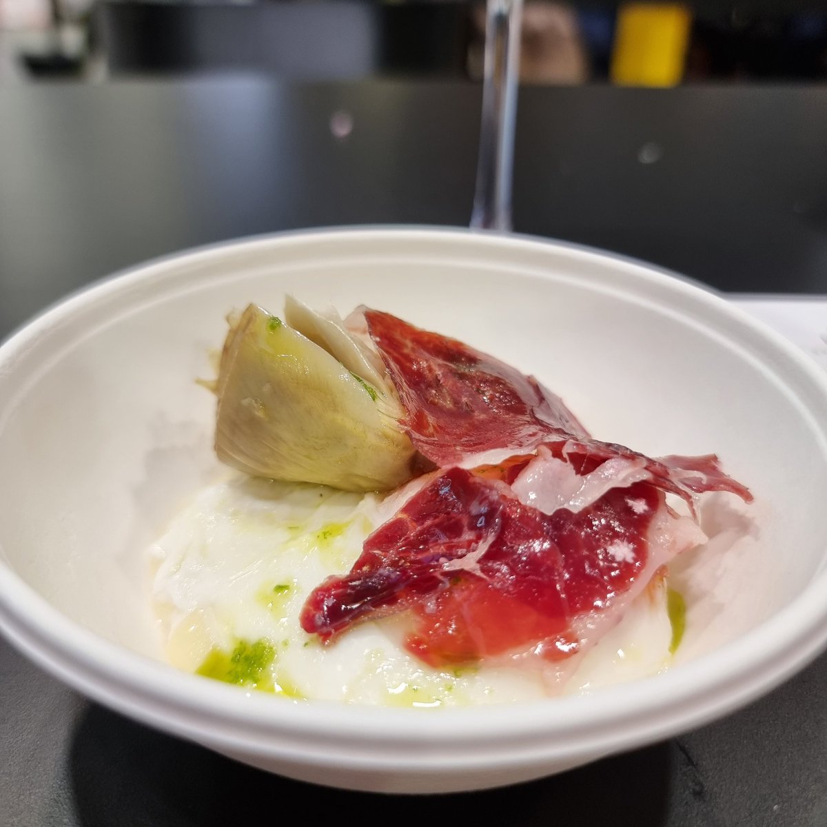 Alcachofas cocinadas al vapor con puré de patas y huevo poché con jamón ibérico <a href="/Ibericos_Simon/">Ibéricos SimónMartín</a>
#SinAlérgenosCyL
<a href="/MateoSierra93/">Mateo Sierra</a> 
Plato de mojar pan con productos de calidad <a href="/tierradesabor/">Tierra de Sabor</a>