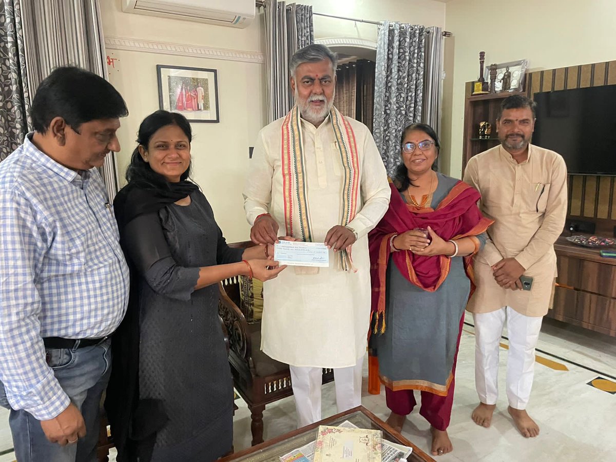 श्रीमती वर्षा जैन ने अंशु स्मृति में  २१ हज़ार की राशि दान की।वहीं मनीष सिंह चौहान ने ११ हज़ार की राशि सीधे खाते में जमा की ।यह सहयोग आभार योग्य हैं ।<a href="/alokjain101/">Alok Jain</a> <a href="/patel_pushplata/">Pushplata S Patel</a> <a href="/ManishA60221343/">Manish Agrahari</a>