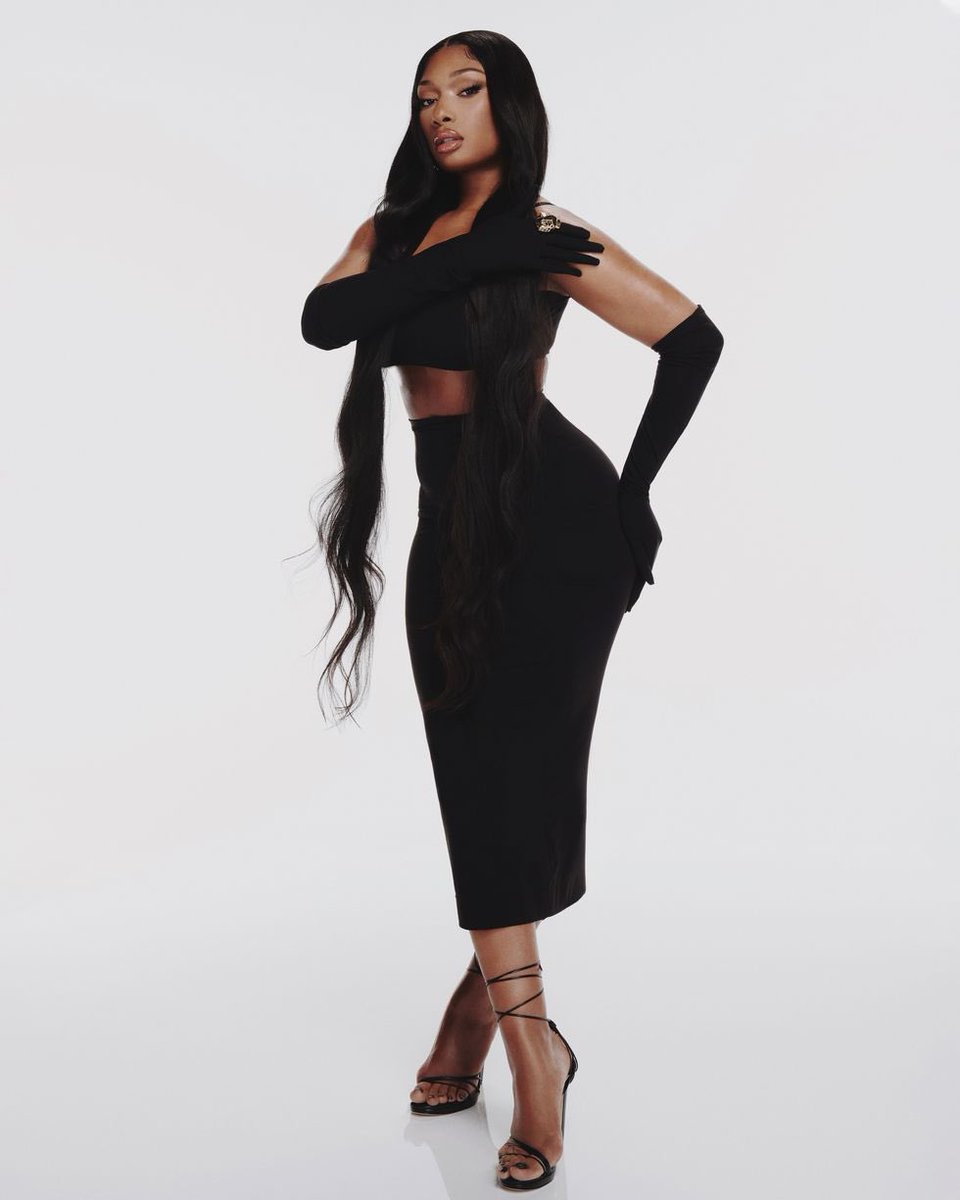 Bella Goth 🌞 tweet media