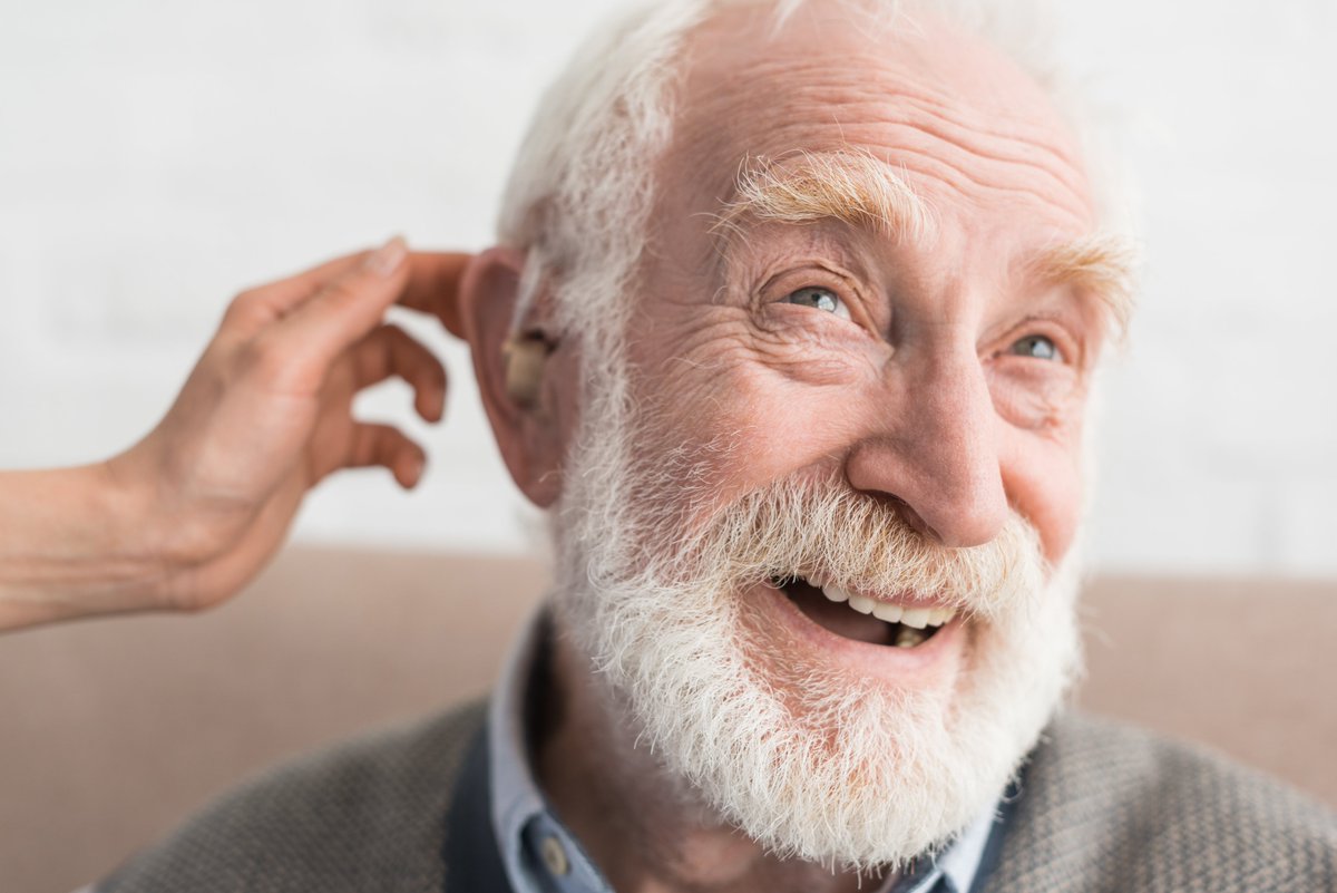 1/3 of older adults experience hearing loss. This makes it hard to have conversations with loved ones &amp; understand a doctor's advice. Join our webinar Thursday, 4/27 from 1-2pm, as we discuss hearing aids &amp; when to discuss hearing aids with your provider. bit.ly/41E2uHK