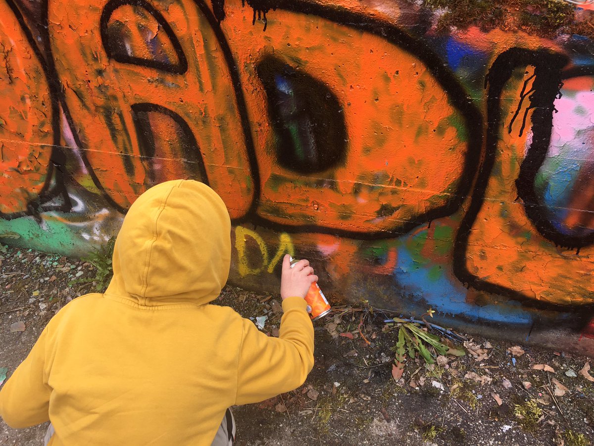 DADU_Werkstatt's tweet photo. Am 7..Tag mit Sonne sind die Kids auch am Start TOGETHER! 
#dadu #daduwerkstatt #together #ilovegraffiti #mural #graffiti #graffitiart #contemporarygraffiti #avantgardegraffiti #zeitgeistgraffiti #zeitgenössischesgraffiti #urbanart #streetart #muralart #graffitiraver #killallcans https://t.co/t8PYBKLxU4