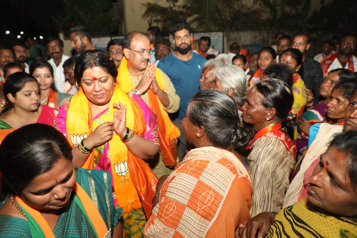 ArvindLBJP's tweet photo. ನನ್ನ ಧರ್ಮಪತ್ನಿ, ಮಹದೇವಪುರ ವಿಧಾನಸಭಾ ಕ್ಷೇತ್ರದ ಭಾರತೀಯ ಜನತಾ ಪಾರ್ಟಿಯ ಅಭ್ಯರ್ಥಿ ಶ್ರೀಮತಿ ಮಂಜುಳಾ ಲಿಂಬಾವಳಿ ಅವರ ಪರವಾಗಿ ಇಂದು ನನ್ನ ಮತಕ್ಷೇತ್ರದ ಕಟ್ಟುಗೊಲ್ಲಹಳ್ಳಿಯಲ್ಲಿ ಚುನಾವಣಾ ಪ್ರಚಾರ ಕಾರ್ಯದಲ್ಲಿ ಭಾಗವಹಿಸಿ, https://t.co/d9eip9PxZT