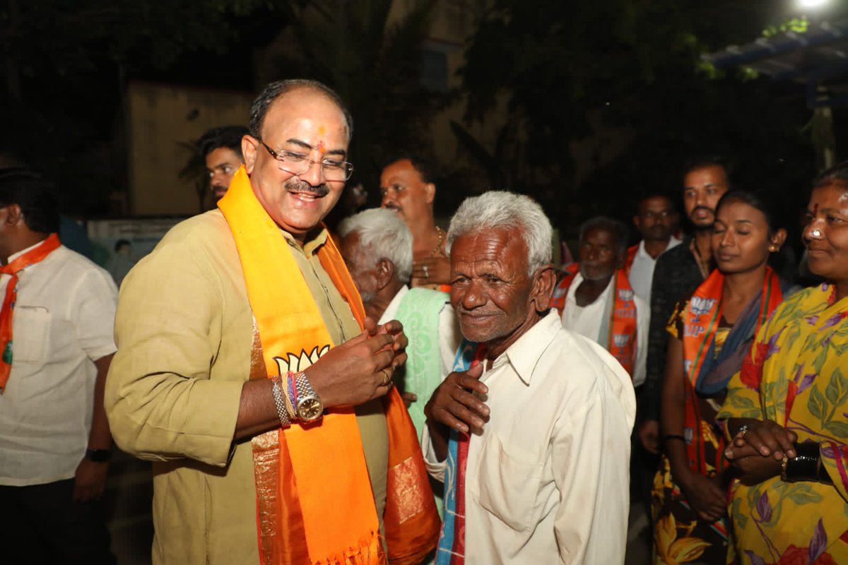 ArvindLBJP's tweet photo. ನನ್ನ ಧರ್ಮಪತ್ನಿ, ಮಹದೇವಪುರ ವಿಧಾನಸಭಾ ಕ್ಷೇತ್ರದ ಭಾರತೀಯ ಜನತಾ ಪಾರ್ಟಿಯ ಅಭ್ಯರ್ಥಿ ಶ್ರೀಮತಿ ಮಂಜುಳಾ ಲಿಂಬಾವಳಿ ಅವರ ಪರವಾಗಿ ಇಂದು ನನ್ನ ಮತಕ್ಷೇತ್ರದ ಕಟ್ಟುಗೊಲ್ಲಹಳ್ಳಿಯಲ್ಲಿ ಚುನಾವಣಾ ಪ್ರಚಾರ ಕಾರ್ಯದಲ್ಲಿ ಭಾಗವಹಿಸಿ, https://t.co/d9eip9PxZT