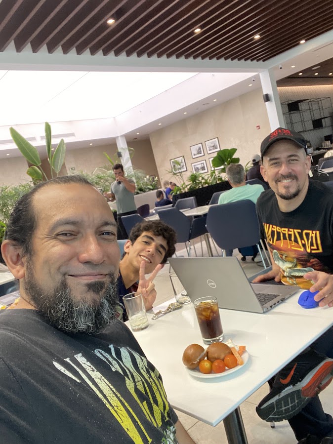panamabeyond's tweet photo. Primera parte “nos vamos” decidí hacer el recorrido hasta el aeropuerto vía @elmetrodepanama una vez que recorrimos los tres tramos pasamos al #copaclub gracias a mi amigo Sarino y su hijo que tienen presidencial en @CopaAirlines y picamos algo.
#panamabeyond https://t.co/W0y5MIoCJs