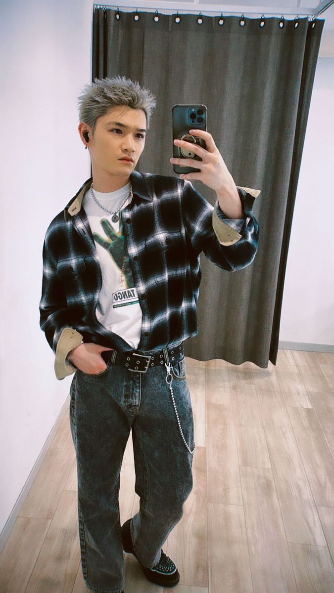 ryojisu_tory's tweet photo. 20230418 #WHH Official IG Story

#WHH #WOLFHOWLHARMONY
#LOVERED
#杉山亮司 
#iCONZ #울프인스스 https://t.co/hPW8vRmsBw