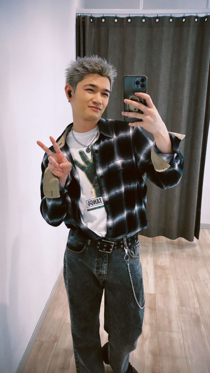 ryojisu_tory's tweet photo. 20230418 #WHH Official IG Story

#WHH #WOLFHOWLHARMONY
#LOVERED
#杉山亮司 
#iCONZ #울프인스스 https://t.co/hPW8vRmsBw