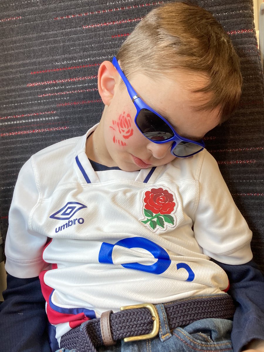 auntieloub's tweet photo. #TikTokW6N #redroses What a game on Saturday #walveng exhausting work #sweetdreams see you at #twickenham EngvFr https://t.co/OgfxrPrJ6U