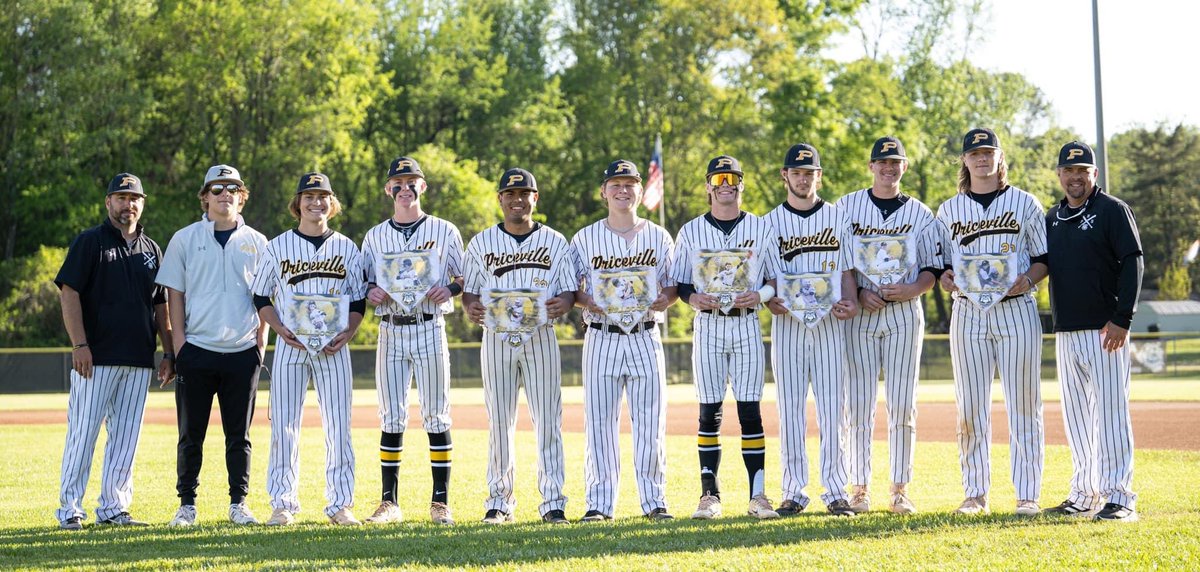What a crew. Thankful for all these guys have given to our program @PHSBulldogs_bsb over their careers. Excited to see what the future holds for each of them.