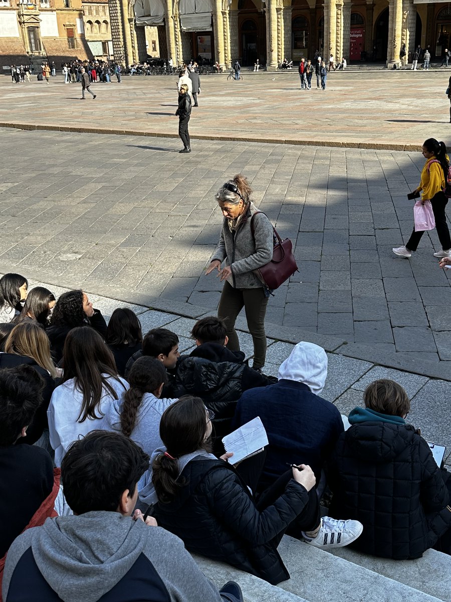 Bluenights_eu's tweet photo. BlueNIGHTs meets BlueSCHOOLS in Italy Bologna📚
We invited the students to play and discover the rocks we see everyday in the buildings that surround us🏢🏫

#EuropeanResearchersNight #MSCANight #blueNIGHTs#bluenightseu #oceanliteracy #Bologna #BlueSchools#Europe #Italy #geology https://t.co/DIdvzI1FbC