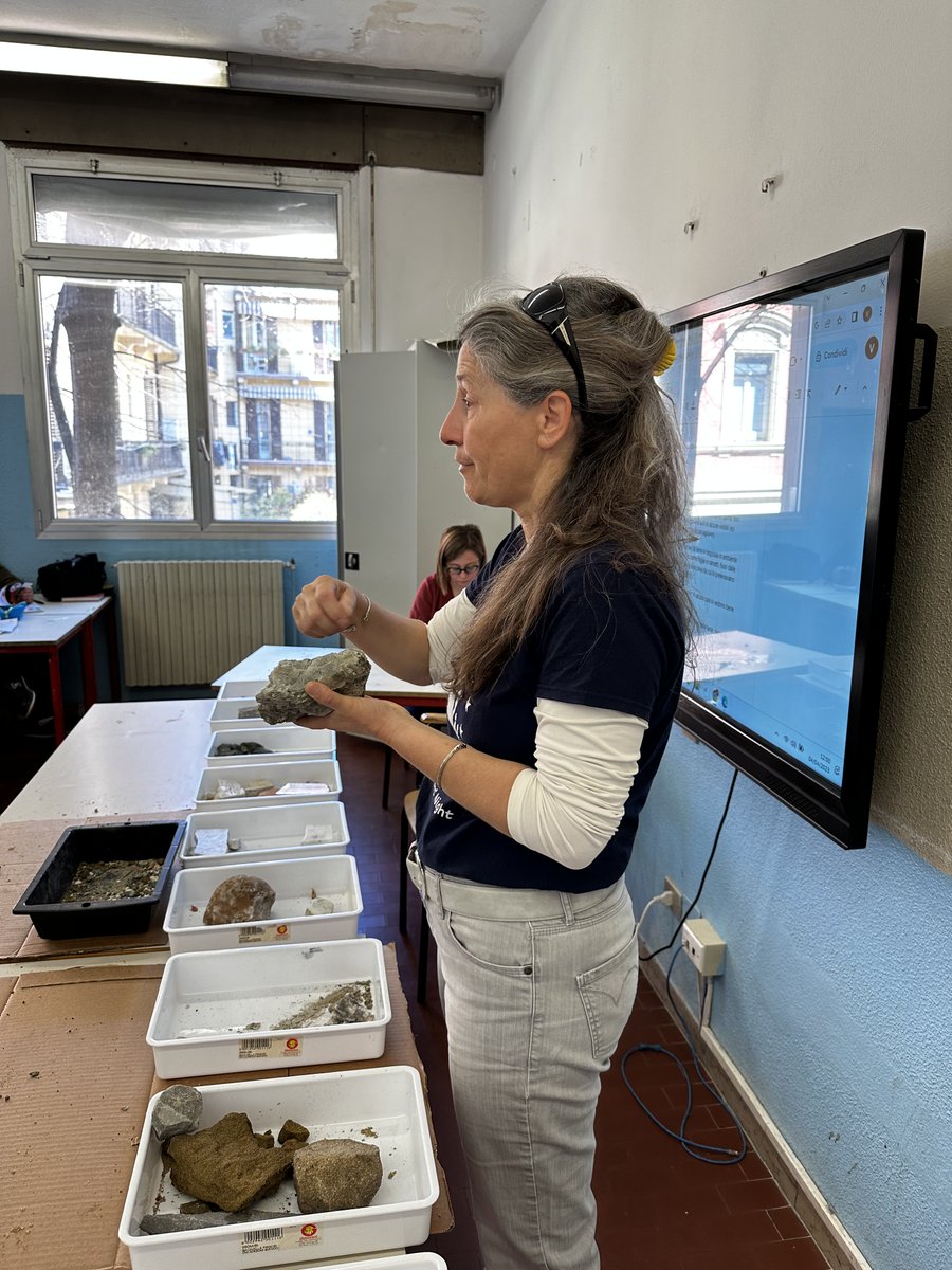 Bluenights_eu's tweet photo. BlueNIGHTs meets BlueSCHOOLS in Italy Bologna📚
We invited the students to play and discover the rocks we see everyday in the buildings that surround us🏢🏫

#EuropeanResearchersNight #MSCANight #blueNIGHTs#bluenightseu #oceanliteracy #Bologna #BlueSchools#Europe #Italy #geology https://t.co/DIdvzI1FbC